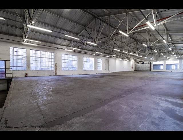 2,000M² WAREHOUSE FOR SALE IN VILLAGE MAIN